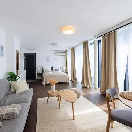 Global Living - Design I Rathausplatz I Kitchen I アウグスブルク