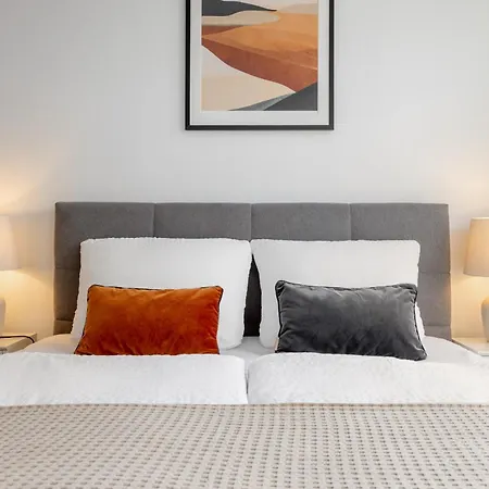 Global Living - Design I Rathausplatz I Kitchen I アパート *