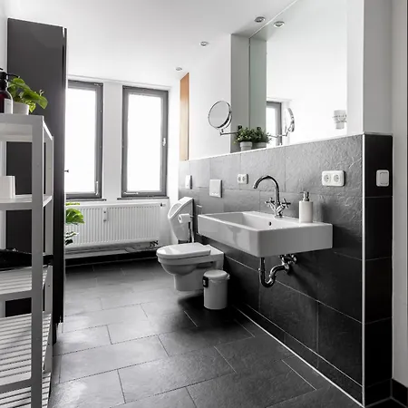 Global Living - Design I Rathausplatz I Kitchen I アパート *