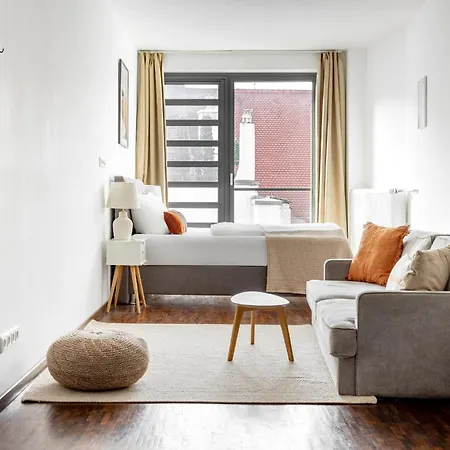 Global Living - Design I Rathausplatz I Kitchen I アパート アウグスブルク