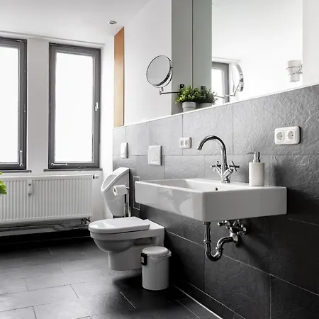 Global Living - Design I Rathausplatz I Kitchen I アパート *