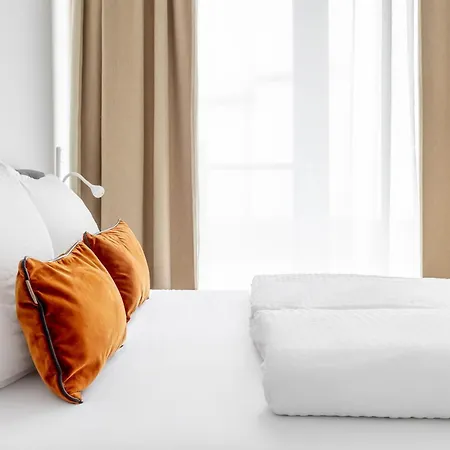 Global Living - Design I Rathausplatz I Kitchen I アウグスブルク