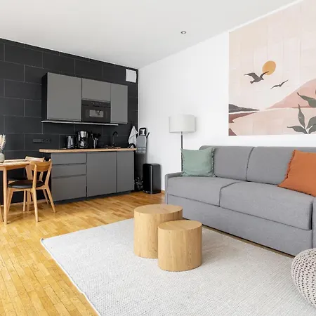 Global Living - Design I Rathausplatz I Kitchen I アパート アウグスブルク