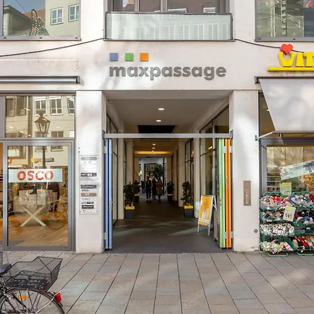 Global Living - Design I Rathausplatz I Kitchen I * アウグスブルク