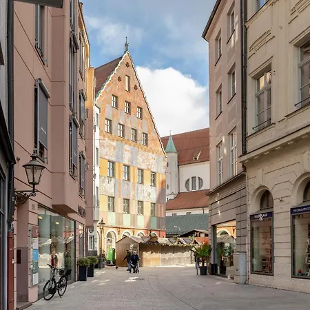 Global Living - Design I Rathausplatz I Kitchen I アパート