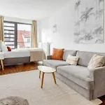 Global Living - Design I Rathausplatz I Kitchen I Appartamento Augusta