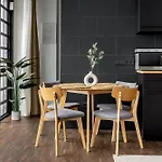 Global Living - Design I Rathausplatz I Kitchen I Augusta