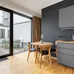 Global Living - Design I Rathausplatz I Kitchen I Augusta