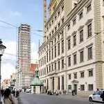 Global Living - Design I Rathausplatz I Kitchen I Appartamento Augusta