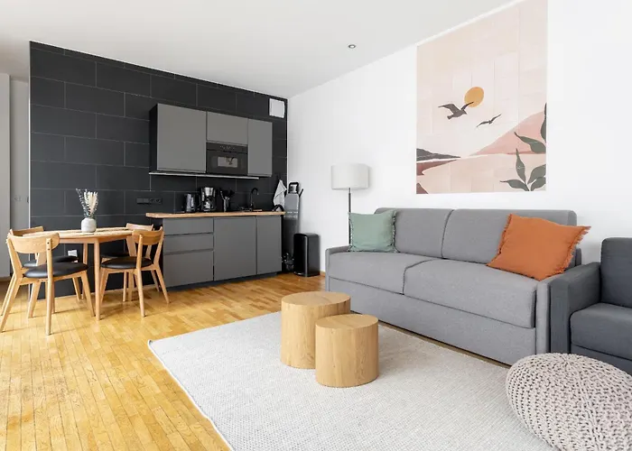 Global Living - Design I Rathausplatz I Kitchen I Apartmán Augsburg