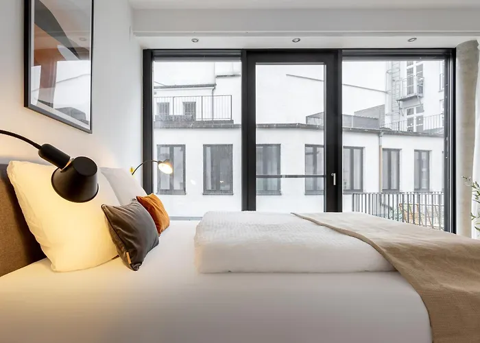 Global Living - Design I Rathausplatz I Kitchen I Апартаменты Аугсбург