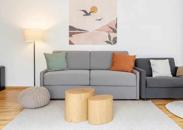 Global Living - Design I Rathausplatz I Kitchen I Аугсбург