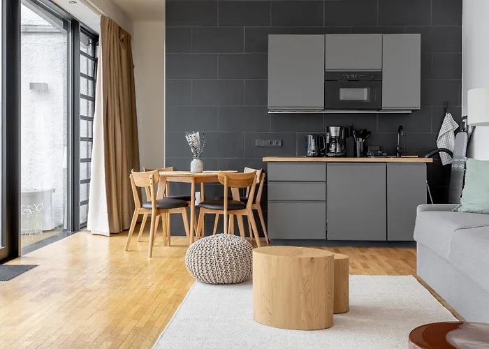 Global Living - Design I Rathausplatz I Kitchen I Апартаменты Аугсбург